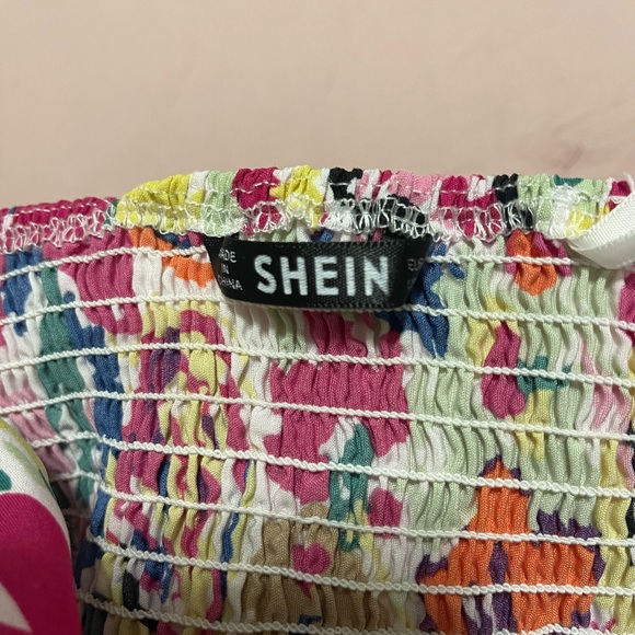 Flowery and colorful - Picture 2 of 2